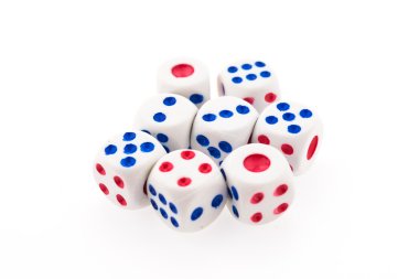 beyaz arkaplanda izole edilmiş zar