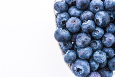 yaban mersini sepet beyaz izole