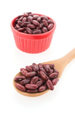 Beyaz arka plan üzerinde izole kırmızı fasulye böbrek