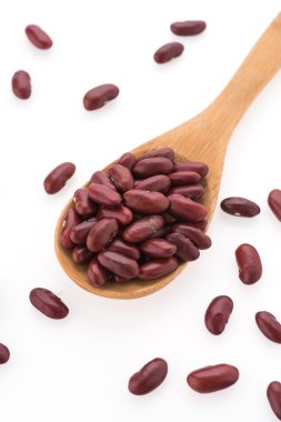 Beyaz arka plan üzerinde izole kırmızı fasulye böbrek