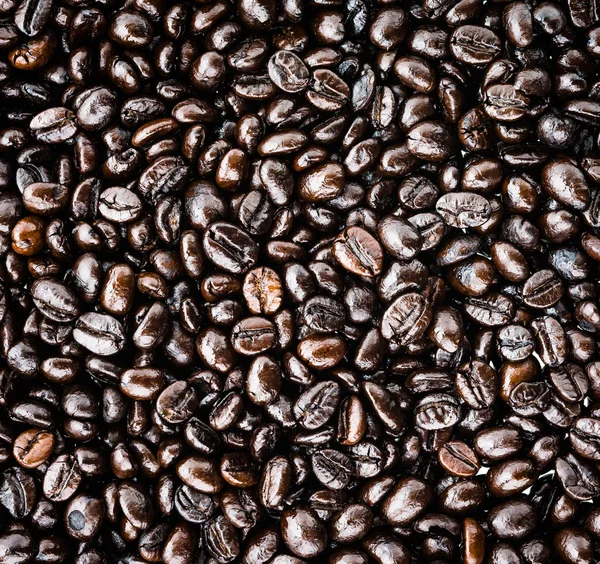 Granos de café aislados sobre fondo blanco — Foto de Stock