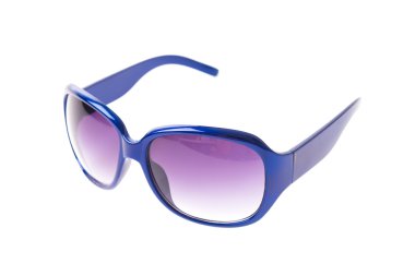 Güneş gözlüğü beyaza izole edilmiş