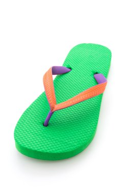 Yeşil flip flop beyaz zemin üzerine izole