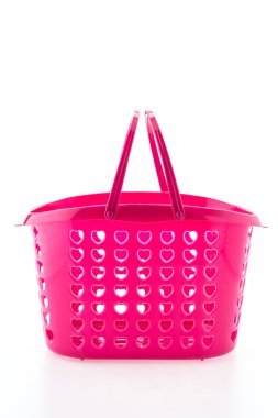 Beyaz arka plan üzerinde izole plastik alışveriş sepeti