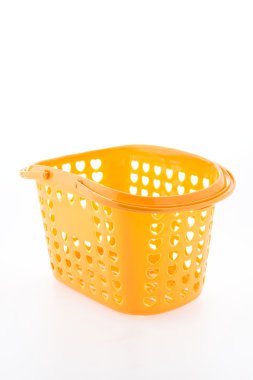Beyaz arka plan üzerinde izole plastik alışveriş sepeti