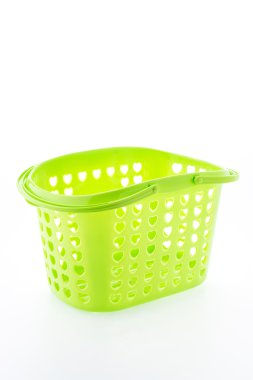 Beyaz arka plan üzerinde izole plastik alışveriş sepeti