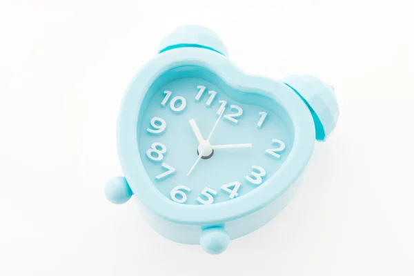 白い背景に隔離された青い目覚まし時計 — ストック写真