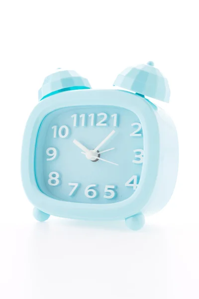 Reloj despertador azul aislado sobre fondo blanco — Foto de Stock