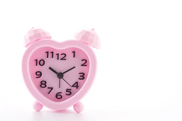 Reloj despertador rosa aislado sobre fondo blanco — Foto de Stock
