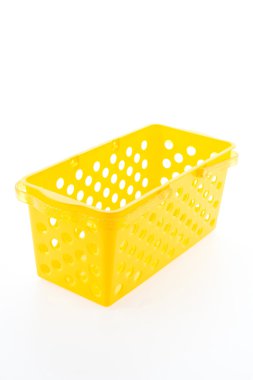 Beyaz arka plan üzerinde izole plastik alışveriş sepeti