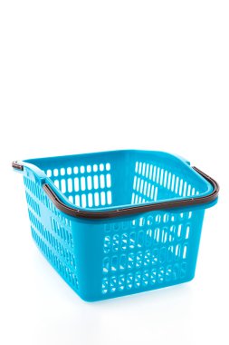 Beyaz arka plan üzerinde izole plastik alışveriş sepeti