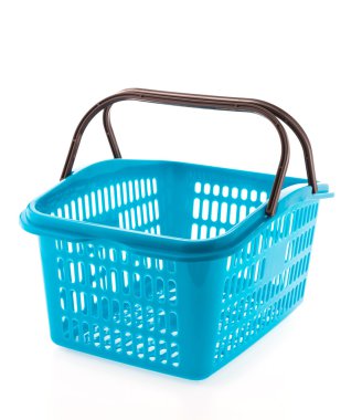 Beyaz arka plan üzerinde izole plastik alışveriş sepeti
