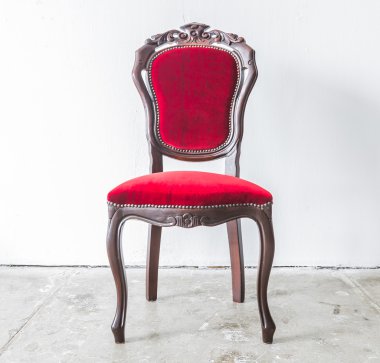 Kırmızı klasik koltuk