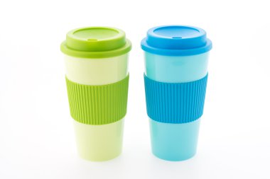 Beyaz arka plan üzerinde izole plastik kahve kupa