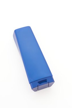 Beyaz arkaplanda izole edilmiş plastik şişe