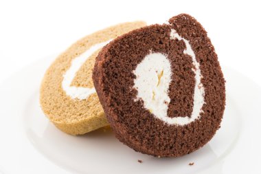 Варення рулон торт ізольовані на білому тлі