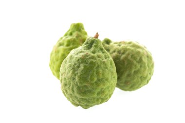 Beyaz arkaplanda Kaffir kireç izole
