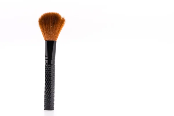 Brosse de maquillage isolée sur blanc — Photo