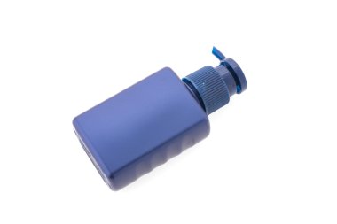 Beyaz arkaplanda izole edilmiş plastik şişe