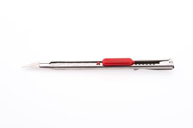 Beyaz arka plan üzerinde izole kesici