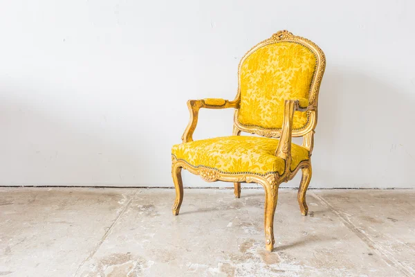 Yellow Vintage sofa — Stock Photo, Image