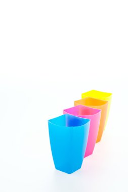 renkli plastik gözlük