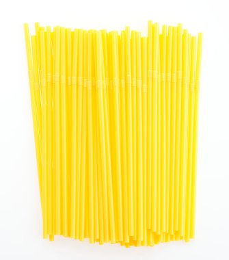 Beyaz arkaplanda izole edilmiş plastik pipet