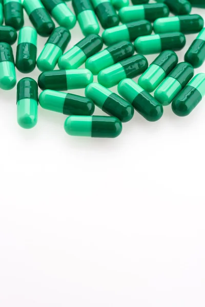 Pilulky tabulky izolovaných na bílém pozadí — Stock fotografie