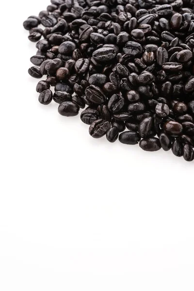 Ziarna kawy izolowane na białym tle — Zdjęcie stockowe