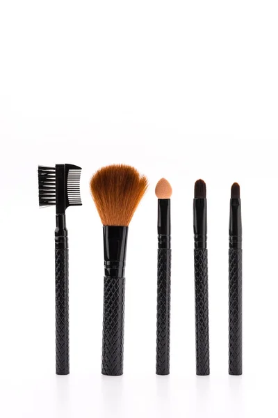 Maquiagem escova isolada em branco — Fotografia de Stock