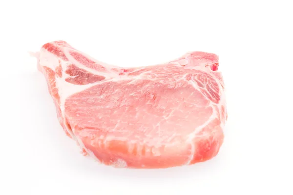 Carne crua de porco isolada sobre branco — Fotografia de Stock