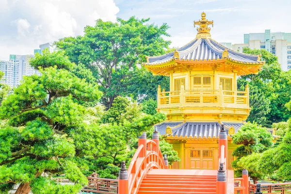 Pabellón chino de oro en el parque de Hong Kong —  Fotos de Stock