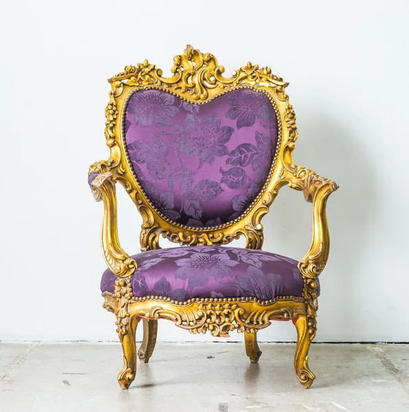 Sofá Vintage púrpura —  Fotos de Stock
