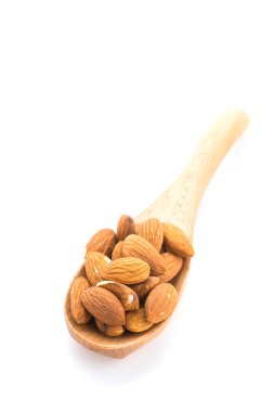 üzerine kaşık badem