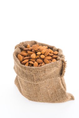 Beyaz arka plan üzerinde izole badem çanta