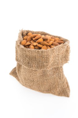 Beyaz arka plan üzerinde izole badem çanta