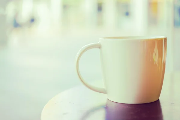 Coffee cup in coffee shop — Stock Photo, Image