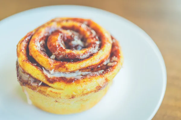 Cinnamon roll — Stock Photo, Image