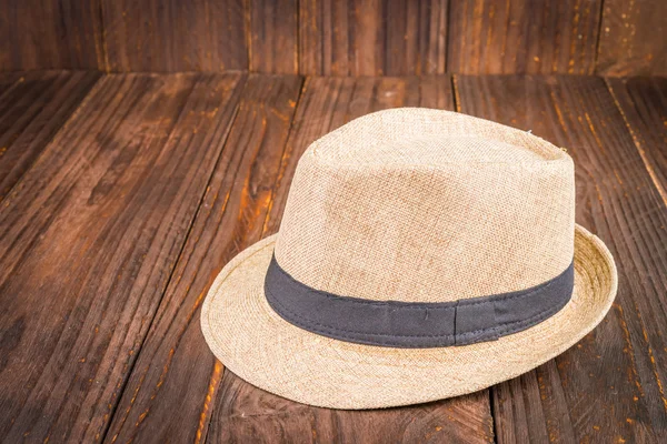 Beach hat on wooden background — Stock Photo, Image