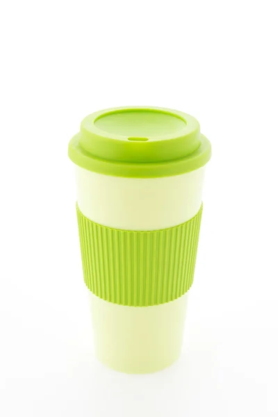 孤立在白色背景上的绿色塑料咖啡杯 — 图库照片