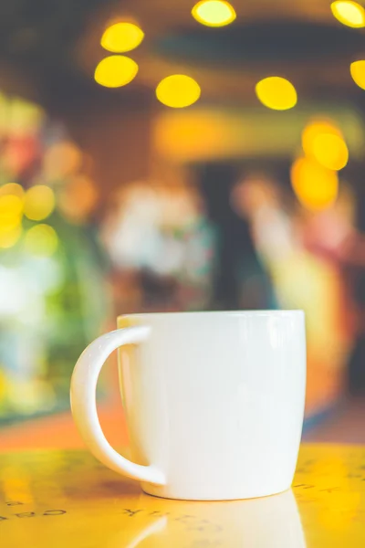 Coffee cup in coffee shop — Stock Photo, Image