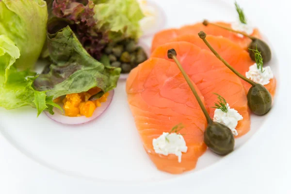 Smoked salmon salad — Stock Photo, Image