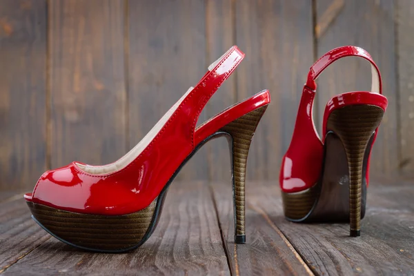 Czerwone buty na obcasie — Zdjęcie stockowe