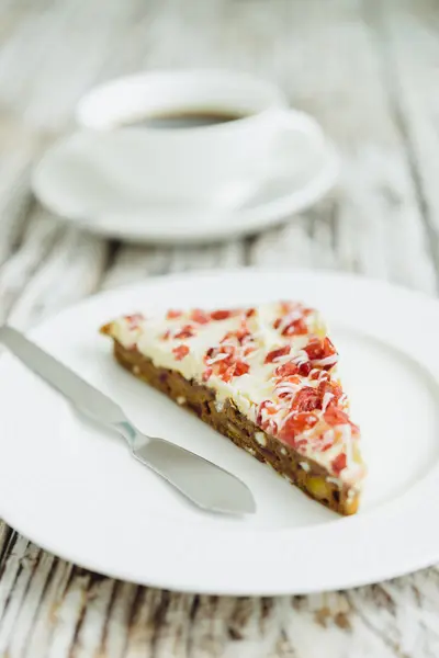 Cranberry cake and coffee cup — Stock Photo, Image