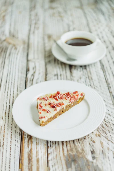 Ciasto żurawinowe i kubek kawy — Zdjęcie stockowe