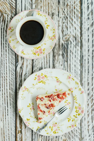 Cranberry cake and coffee cup — Stock Photo, Image