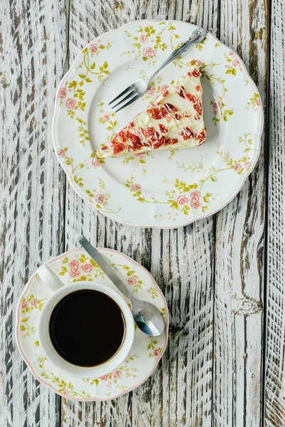 Cranberry cake and coffee cup — Stock Photo, Image