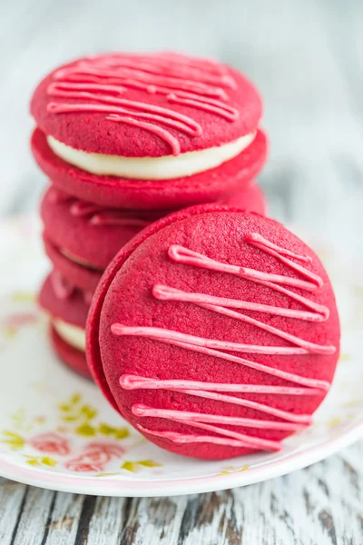 Rood fluweel macaroon — Stockfoto