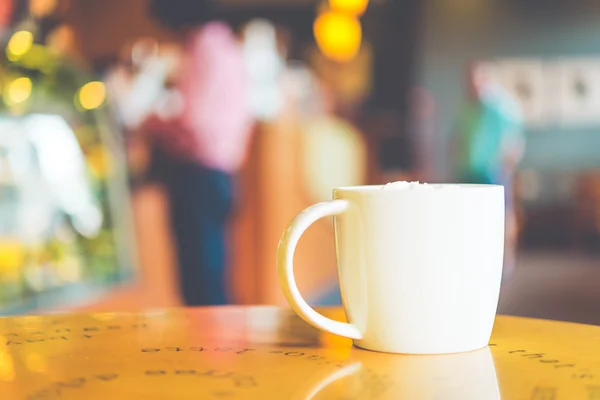 コーヒーショップのコーヒーカップ — ストック写真