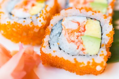 California roll suşi maki